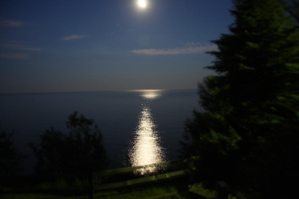 Cliff Dweller On Lake Superior Tofte Buitenkant foto