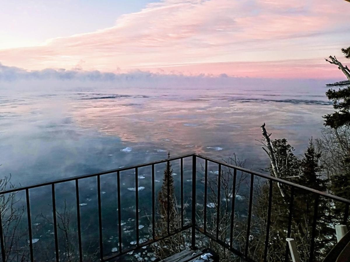 Cliff Dweller On Lake Superior Tofte Buitenkant foto