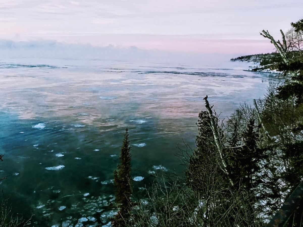 Cliff Dweller On Lake Superior Tofte Buitenkant foto