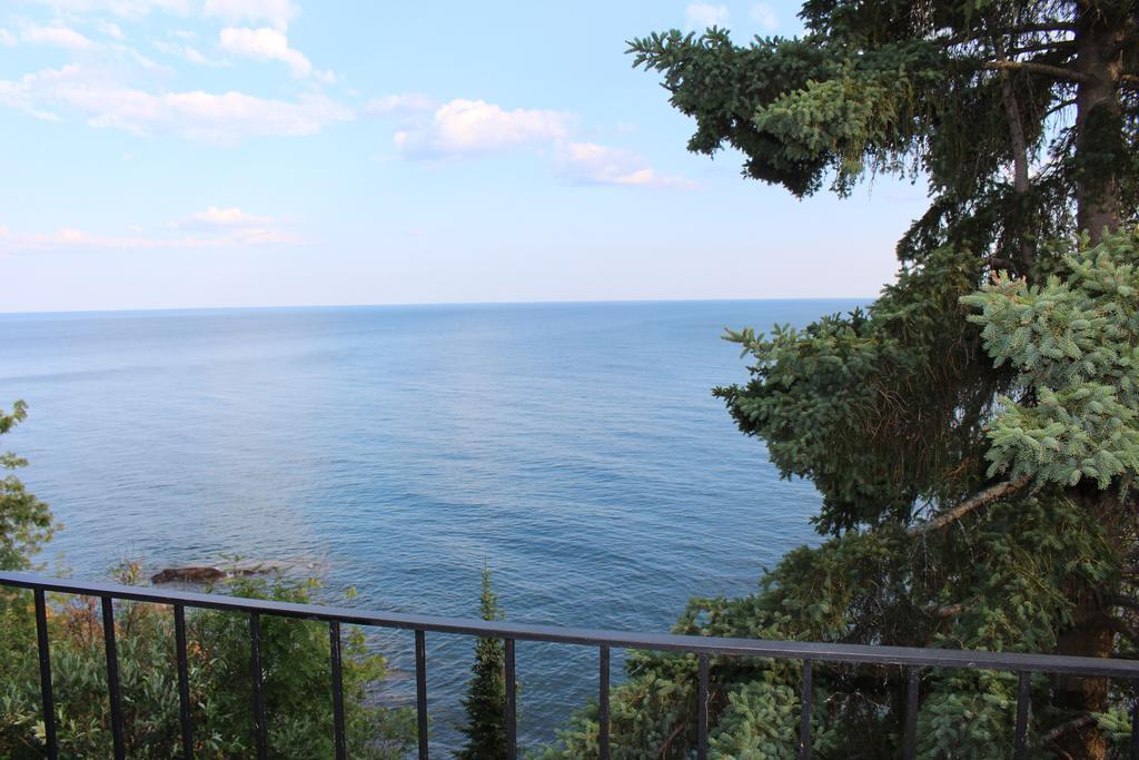 Cliff Dweller On Lake Superior Tofte Kamer foto